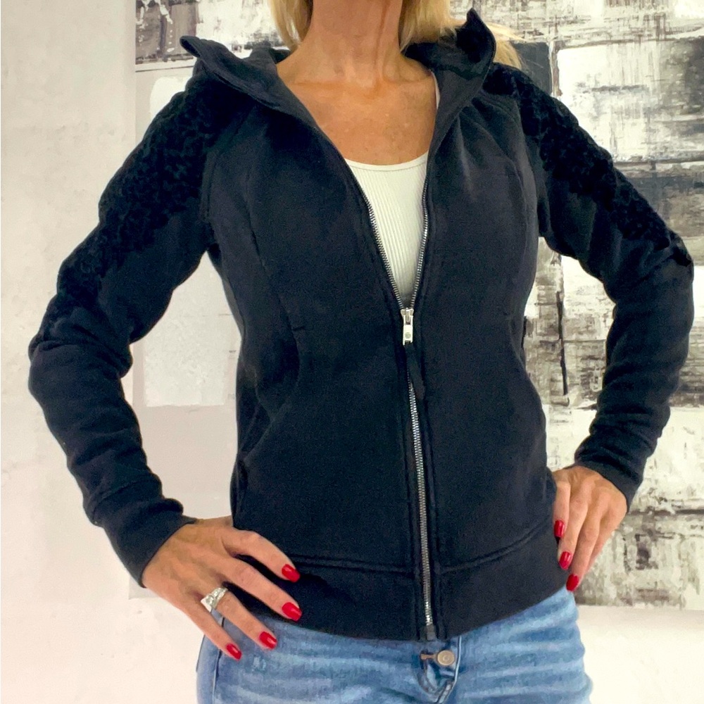 Lululemon size 8 scuba hoodie velvet arm detail black very good condition